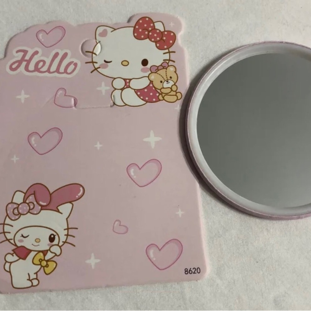 Hello Kitty Compact Mirror - Picture 2 of 3